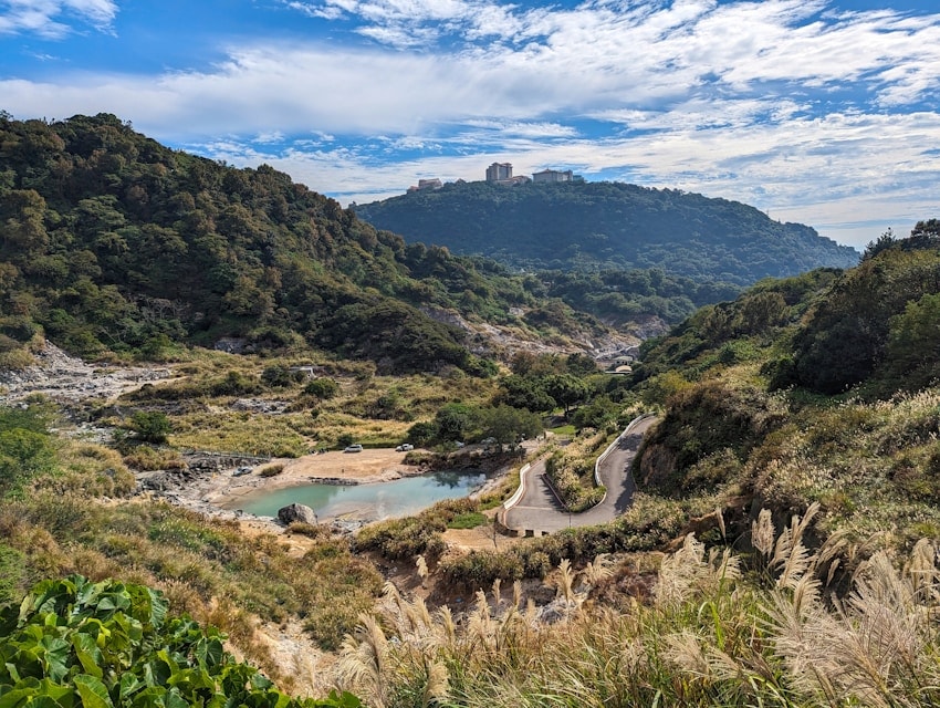 A Dreamlike Miscanthus Trip: Exploring the Stunning Secret Spots and Must-Visit Attractions on Taipei's Qixing Mountain
